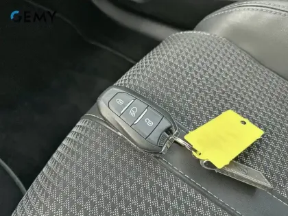 Photo 25 Peugeot 208 Gén. II Ph1 NG GT 5