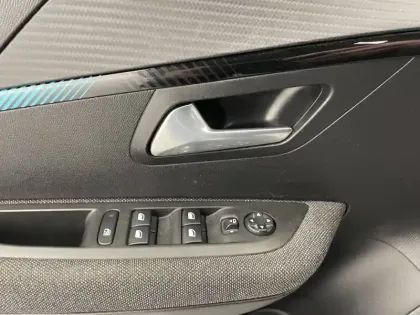 Photo 31 Peugeot 208  Electrique 50 kWh 136ch