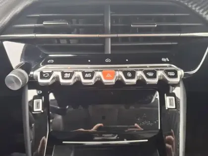 Photo 19 Peugeot 208  Hybrid 100 e-DCS6