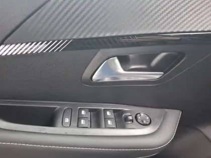 Photo 14 Peugeot 208  Hybrid 100 e-DCS6