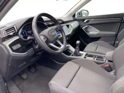 Photo 8 Audi Q3 35 TFSI 150 ch Design