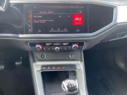 Photo 9 Audi Q3 35 TFSI 150 ch Design