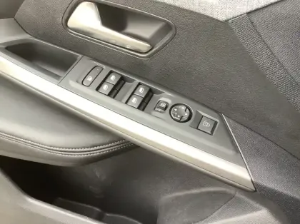 Photo 16 Peugeot 3008 Nouveau Hybrid 136 e-DCS6 Allure