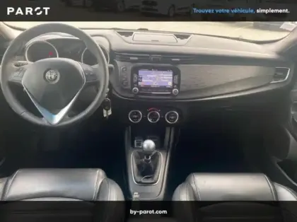 Photo 12 Alfa Romeo Giulietta 1.4 TB MultiAir 150ch Lusso Stop&Start