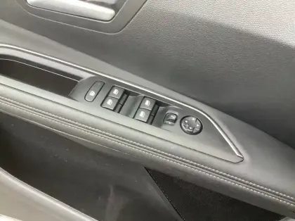 Photo 16 Peugeot 3008 Hybrid 136 e-DCS6 GT