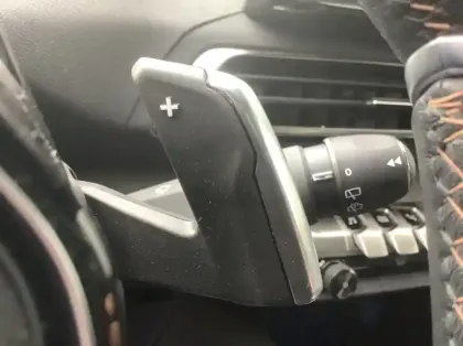 Photo 19 Peugeot 3008 Hybrid 136 e-DCS6 GT