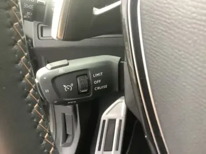 Photo 22 Peugeot 3008 Hybrid 136 e-DCS6 GT