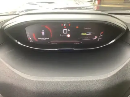 Photo 13 Peugeot 3008 Hybrid 136 e-DCS6 GT