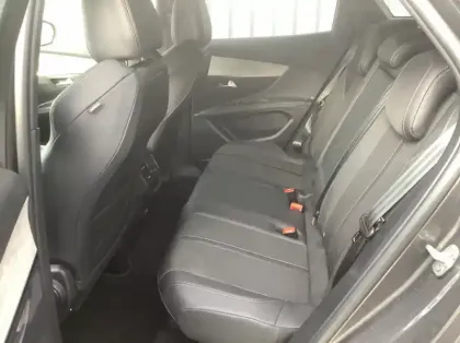 Photo 11 Peugeot 3008 Hybrid 136 e-DCS6 GT