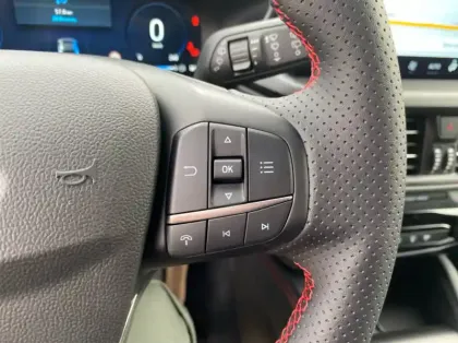 Photo 17 Ford Kuga 2.5 Duratec 180ch Hybrid FlexiFuel ST-Line Powershift