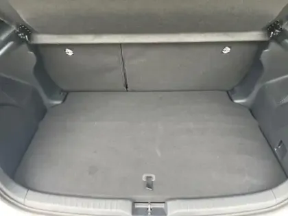 Photo 11 Toyota Yaris  116h Design 5p MC24