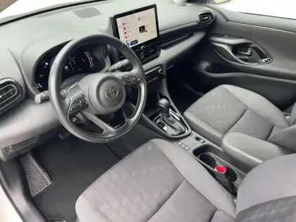 Photo 13 Toyota Yaris  116h Design 5p MC24