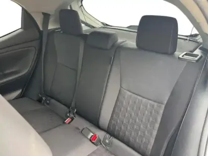 Photo 12 Toyota Yaris  116h Design 5p MC24