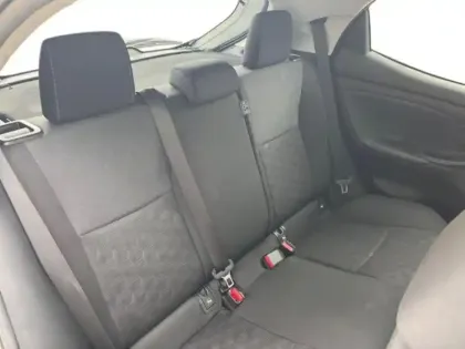 Photo 8 Toyota Yaris  116h Design 5p MC24