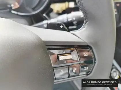 Photo 12 Alfa Romeo Junior  1.2 Ibrida 145ch e-DCT6