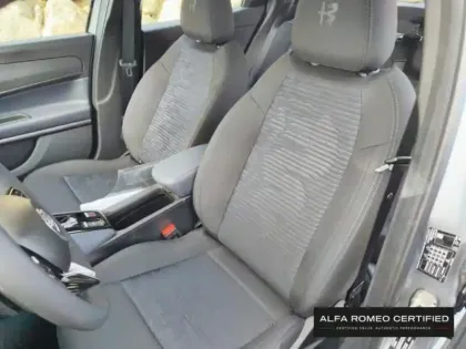 Photo 7 Alfa Romeo Junior  1.2 Ibrida 145ch e-DCT6