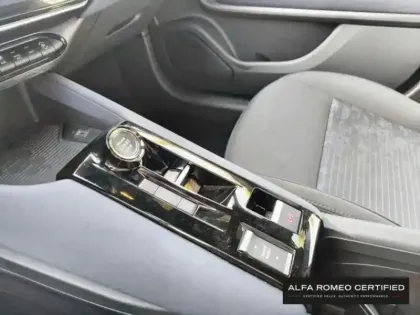 Photo 14 Alfa Romeo Junior  1.2 Ibrida 145ch e-DCT6