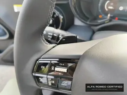 Photo 10 Alfa Romeo Junior  1.2 Ibrida 145ch e-DCT6