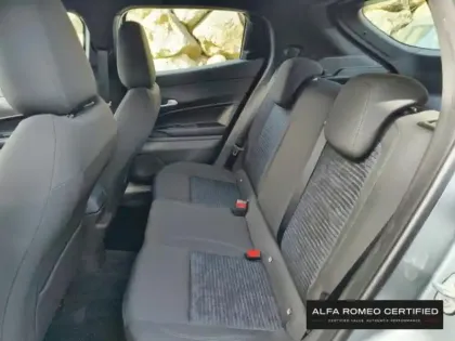 Photo 8 Alfa Romeo Junior  1.2 Ibrida 145ch e-DCT6