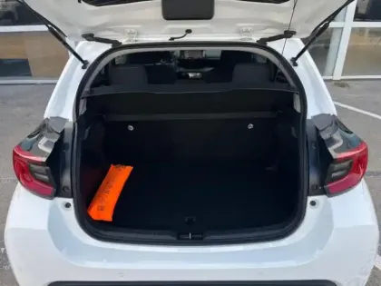 Photo 11 Toyota Yaris  116h Design 5p MY22