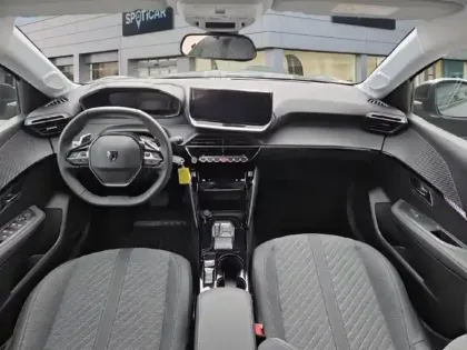 Photo 8 Peugeot 208  1.2 Hybrid 110ch Allure e-DCS6