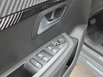 Photo 11 Peugeot 208  1.2 Hybrid 110ch Allure e-DCS6