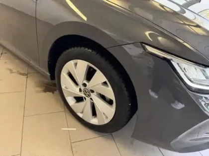 Photo 6 Volkswagen Golf  1.5 eTSI EVO2 116ch VW Edition DSG7