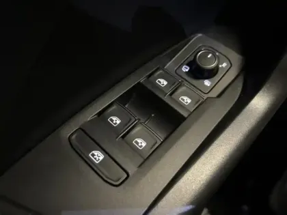 Photo 14 Volkswagen T-cross  1.0 TSI 116ch R-Line Edition DSG7