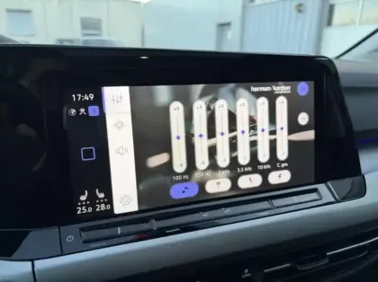 Photo 9 Volkswagen Golf  SW 2.0 TDI SCR 150ch Life DSG7