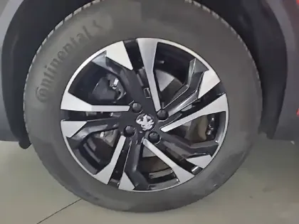 Photo 80 Peugeot 2008  Electrique 136 ch