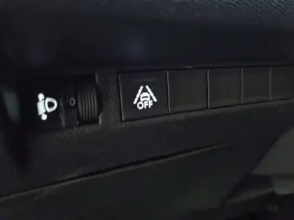 Photo 97 Peugeot 2008  Electrique 136 ch