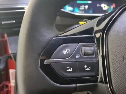 Photo 95 Peugeot 2008  Electrique 136 ch