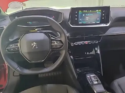 Photo 75 Peugeot 2008  Electrique 136 ch