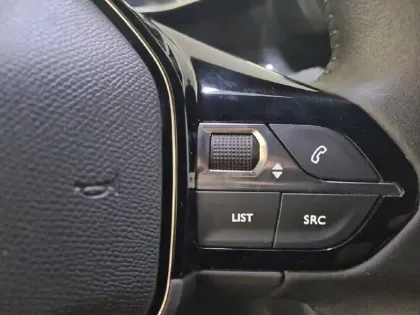 Photo 62 Peugeot 2008  Electrique 136 ch