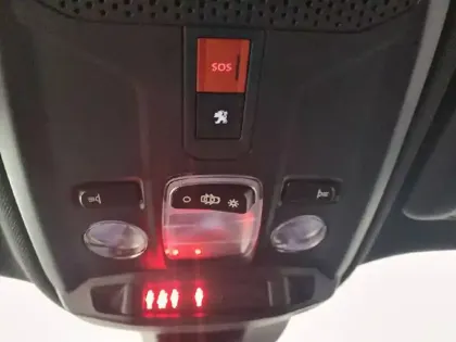 Photo 59 Peugeot 2008  Electrique 136 ch