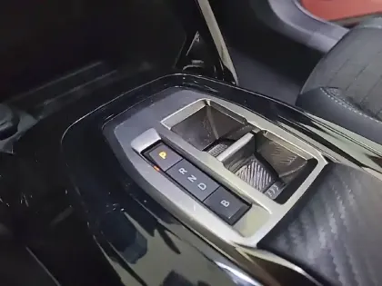 Photo 13 Peugeot 2008 Gén. II Ph1 NG Allure Pack 5