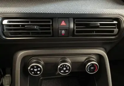 Photo 13 Citroën C3  Turbo 100 ch BVM6