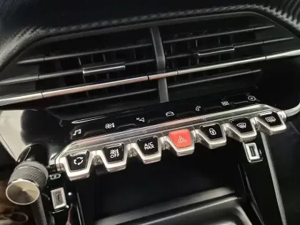 Photo 62 Peugeot 2008  Electrique 136 ch