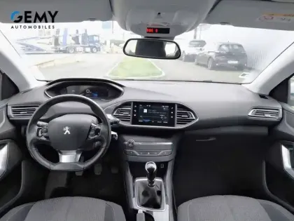 Photo 23 Peugeot 308  SW PureTech 110ch S&S BVM6