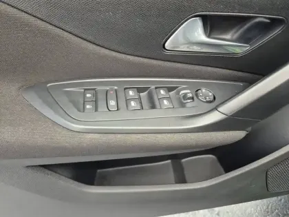 Photo 35 Peugeot 308  BlueHDi 130ch S&S EAT8