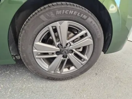 Photo 25 Peugeot 308  BlueHDi 130ch S&S EAT8