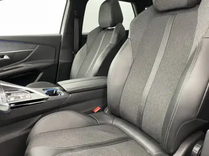 Photo 47 Peugeot 3008  Hybrid 225 e-EAT8