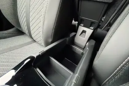 Photo 78 Peugeot 2008  Hybrid 145 e-DCS6