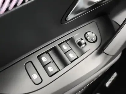 Photo 19 Peugeot 2008  PureTech 100 S&S BVM6 Allure