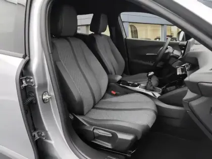 Photo 8 Peugeot 2008  PureTech 100 S&S BVM6 Allure