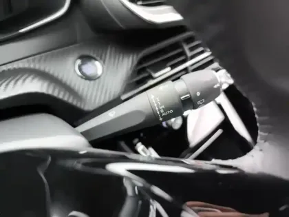 Photo 17 Peugeot 2008  PureTech 100 S&S BVM6 Allure