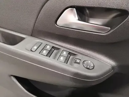 Photo 19 Opel Corsa  1.2 Turbo 100 ch BVM6 GS