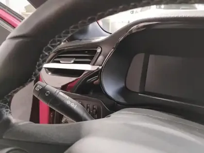 Photo 16 Opel Corsa  1.2 Turbo 100 ch BVM6 GS