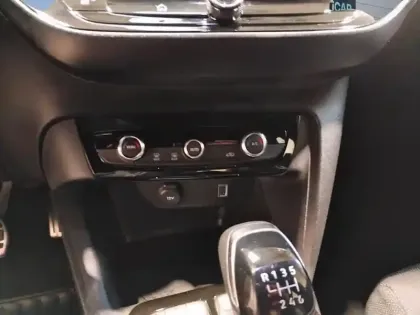 Photo 12 Opel Corsa  1.2 Turbo 100 ch BVM6 GS