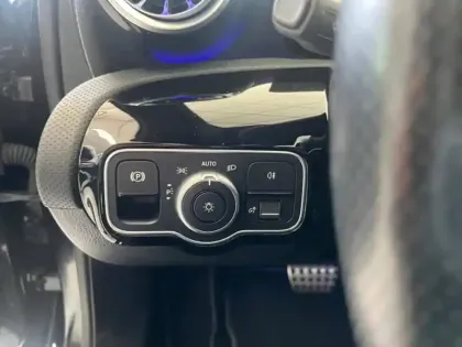 Photo 12 Mercedes Classe A 200 d Berline AMG Line